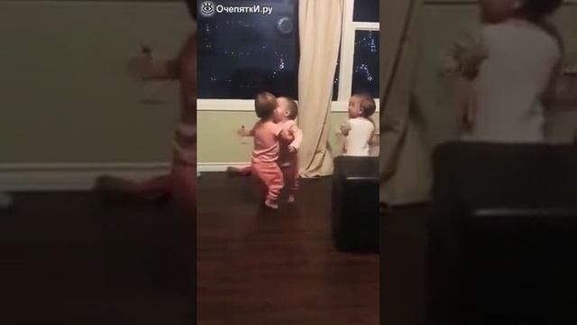 Обнимашки детей