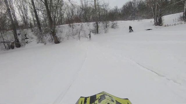 Зимнее эндуро в полу метровом снегу, открыли сезон 2023 смотреть онлайн