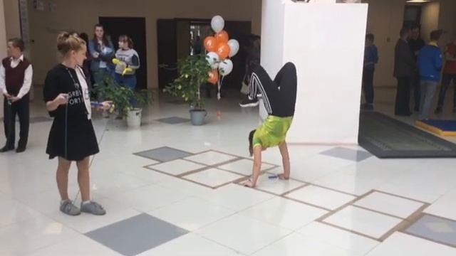 Роуп скиппинг (спортивная скакалка). Изолированный прыжок frog (Прыжок лягушонка) смотреть онлайн