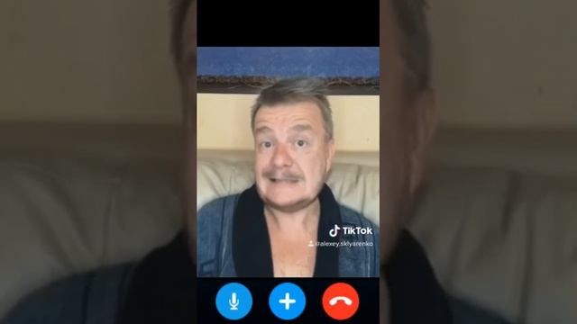 Дед рассказывает о популярных трендах смотреть онлайн