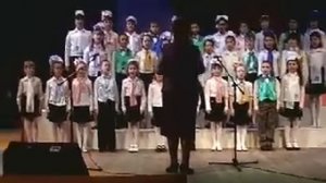 Выступление школьного хора на фестивале патриотической песни