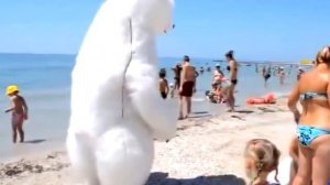Funny prank - Пранк Белый Медведь