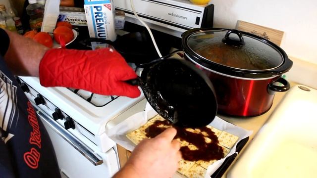 How to Make Saltine Toffee in the Toaster Oven~Chocolate Soda Cracker Candy Recipe смотреть онлайн