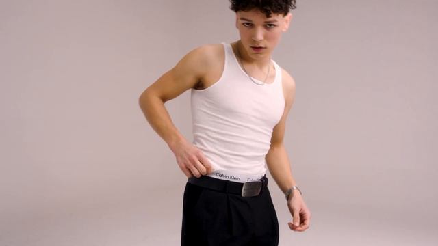 How To Style Our Classic Denim, Modern Cotton and Monogram Logo | CALVIN KLEIN смотреть онлайн