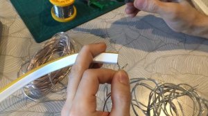 Гибкий неон. Как припаять провод к гибкому неону.