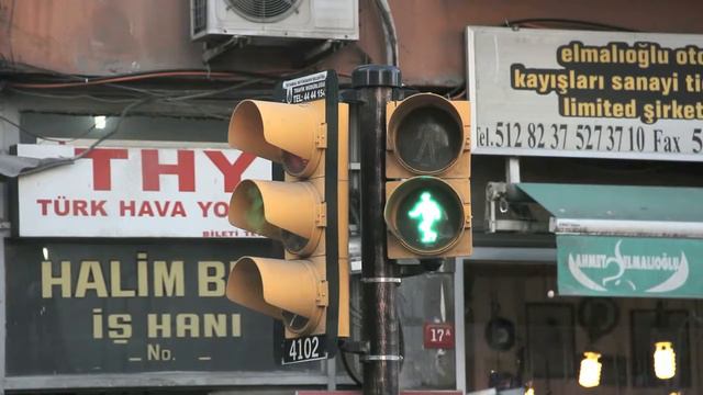 КАК ПРАВИЛЬНО ПЕРЕХОДИТЬ УЛИЦУ?