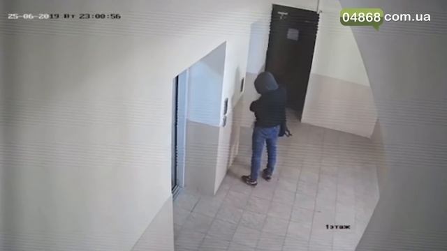 В Черноморске выводят из строя камеры видеонаблюдения смотреть онлайн