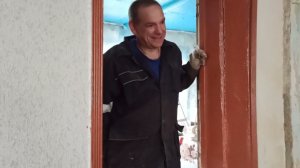 Убираем пол, выглядит страшно. Ремонт частного дома.