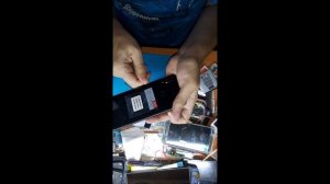 Снимаем с телефонов стеклянные крышки