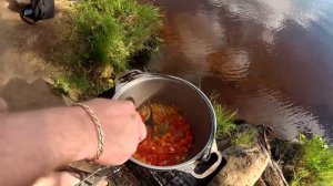 ?Готовим в казане на рыбалке вкусное блюдо. Рыбалка на Волге на донки и спиннинг с друзьями