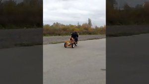 Трехколесный скутер , трицикл.