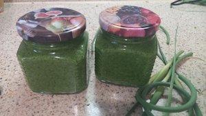 Паста из чесночных стрелок и лебеды q8xtsokVNb4