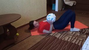 Упражнения для красивой осанки с мячами