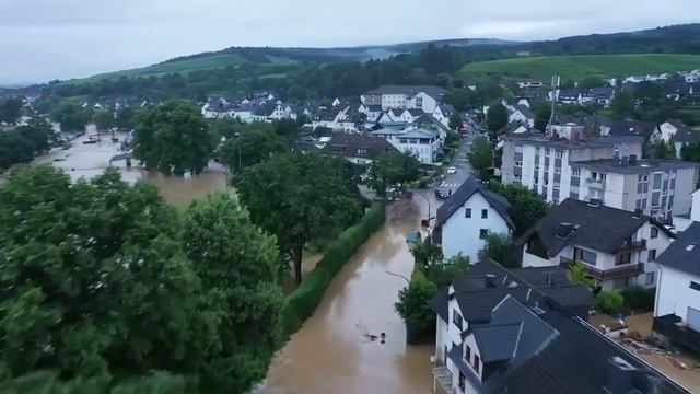 Потоп в Германии погибли 58 человек
