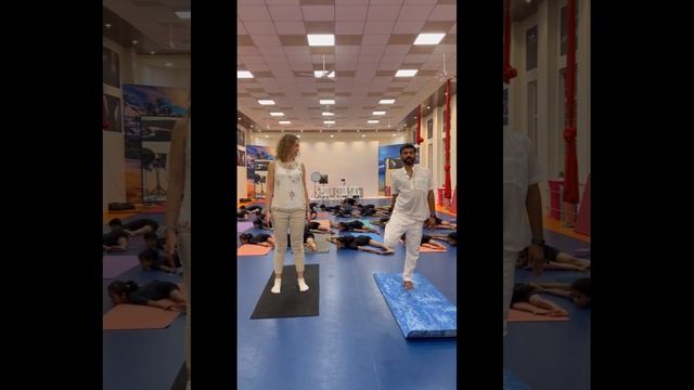 Nastia Puha & Mangesh Khopkar Упражнения и пранаямы на 4 энерго-информационную зону смотреть онлайн