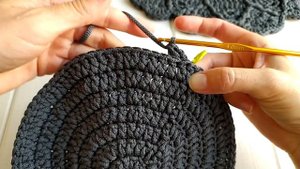 ?Вязанная салфетка крючком, из шнура?