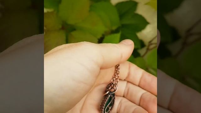 Медный кулон с зеленым ониксом. смотреть онлайн