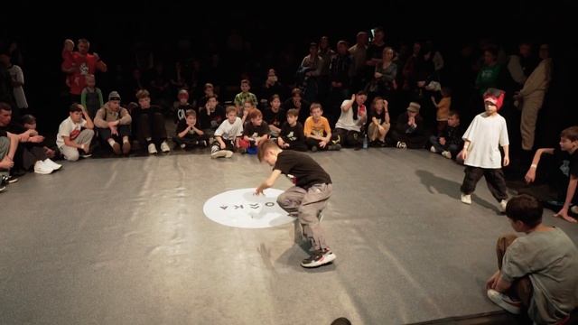 БРЕЙКИНГ 7-9 лет (баттл за 3 место) Заур VS Юджин - "ЙОЛКА" 2023 смотреть онлайн