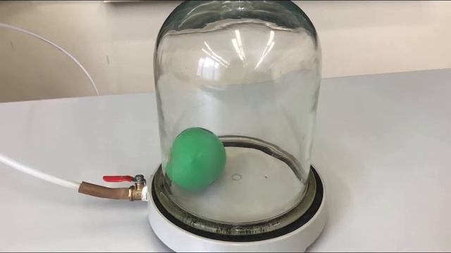 опыт с воздушным шариком в вакууме смотреть онлайн