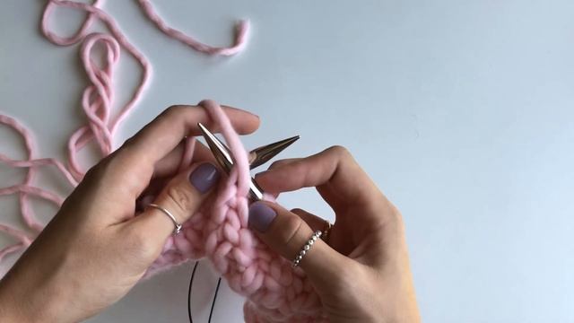 Изнаночные петли спицами. Классический способ