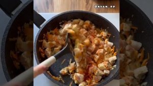 Ленивая гречка с курицей и овощным салатом