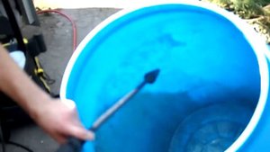 Karcher 5.600. Отмываем Фрезой налет с бочки.