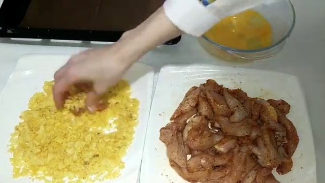 Стрипсы. Стрипсы в духовке с хрустящей корочкой. Куринное филе.Ну очень вкусно.Казакша рецепт. смотреть онлайн