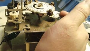 Электромеханическое реле и механическое реле времени