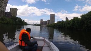 Покатушки на лодке по центру Москвы - 2019. Лодка Trident 450 с мотором Yamaha F50.