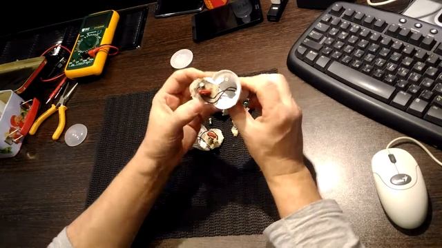 ВЗРЫВАЮЩИЕСЯ ЛАМПОЧКИ ИЗ КИТАЯ 2 смотреть онлайн