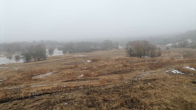 разлив речки весной после зимы