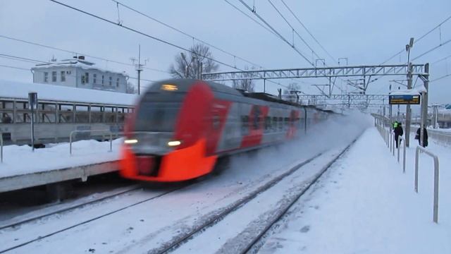 Электропоезд "Ласточка" в очень снежную зиму. СПб. 2019 смотреть онлайн
