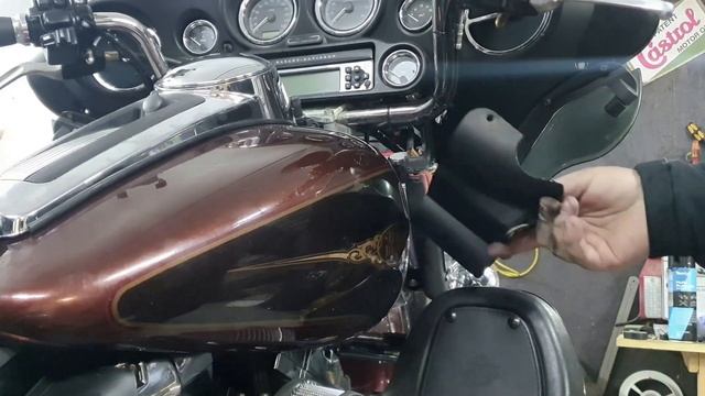 Harley Davidson Electra Glide Замена масла в вилке. смотреть онлайн