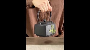 Чугунный чайник для заваривания чая.