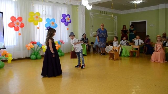 Веселая сценка Выпускной бал в детском саду смотреть онлайн