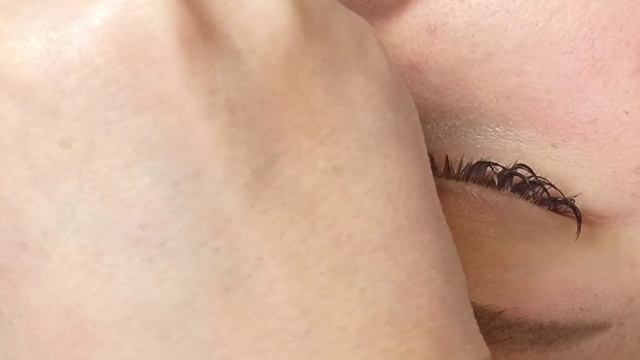 Быстрое снятие ресниц без белых комков и хлопьев смотреть онлайн