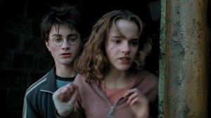 Гарри и Гермиона в прошлом / Гермиона рассказывает Гарри о маховике времени