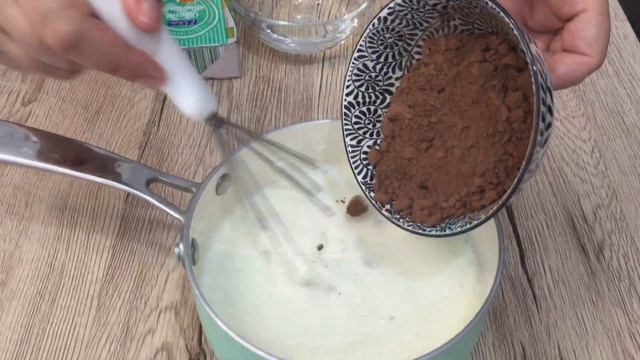 (SUB) Tort de ciocolata super cremos. MOIST CHOCOLATE CAKE. Super Easy Recipe