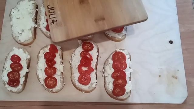 БУТЕРБРОД с СЕЛЁДКОЙ с помидорами смотреть онлайн