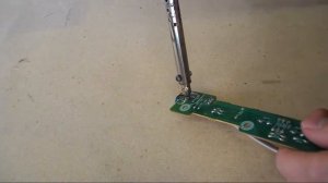 Выпаивание деталей с помощью оловоотсоса