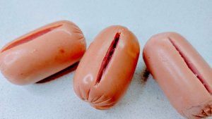 Как приготовить сардельки, чтобы они стали ещё вкуснее и ароматнее. Простой и быстрый рецепт.