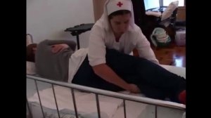 Усаживание больного в постели. Уход за больным