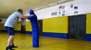Обучение проходу в ноги с борцовским чучелом. Подготовка взрывного прохода, выроботка выносливости.