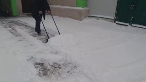 снегоуборочная машина-ручная.