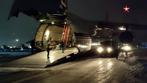 Самолеты Ан-124 продолжают переброску миротворческого контингента в Казахстан