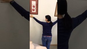 Упражнения от боли в грудном отделе и шее. Растяжение мышц спины #онемениевруках