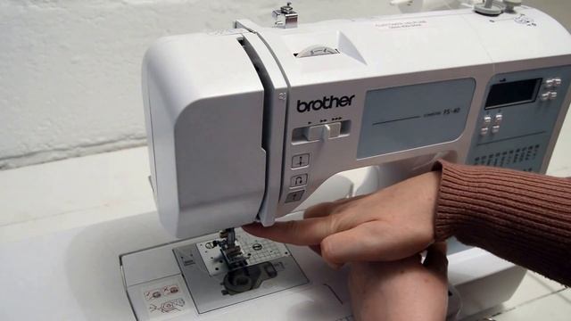 Threading a Brother FS40 Sewing Machine смотреть онлайн