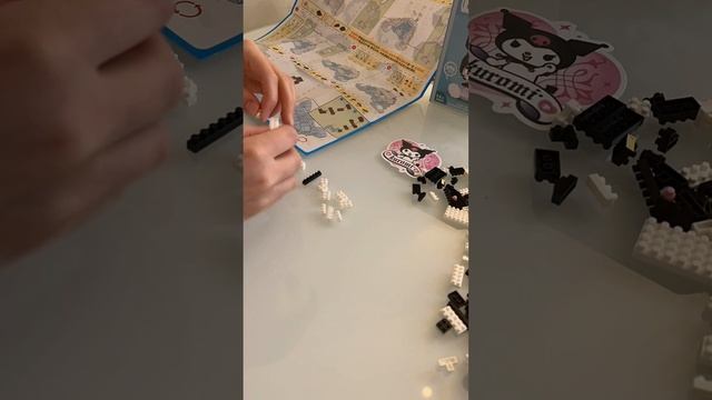 Собираю 3D конструктор Хеллоу Китти и Куроми ?