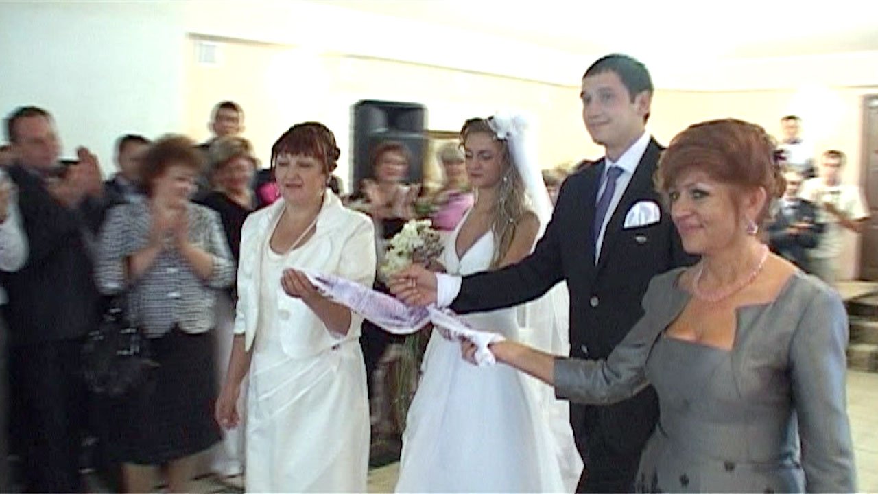 Красивая пара молодожёнов, начало свадебного вечера смотреть онлайн