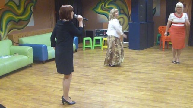 Антонина Комиссарова-Жестовская исполняет песню Королевой Н. - "Синие лебеди" (кавер версия) смотреть онлайн